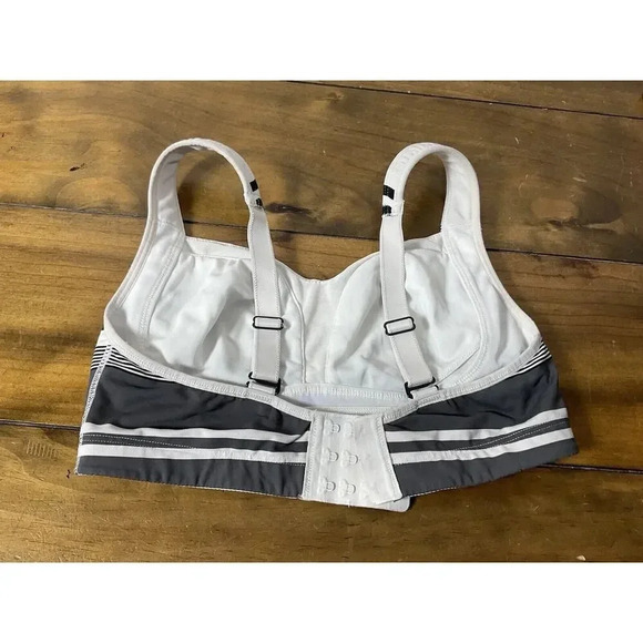 Lululemon Athletica Sports Bra 34C- Vintage - Gray and White Striped - Picture 5 of 7